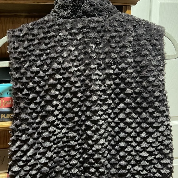 Vest - Picture 5 of 7